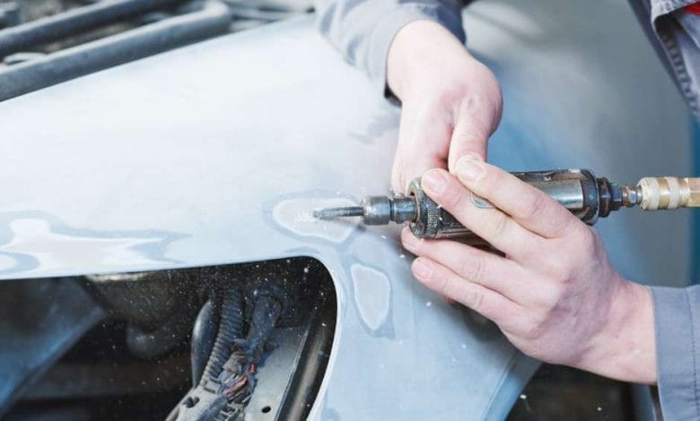 ورشة سمكرة سيارات في الرياض